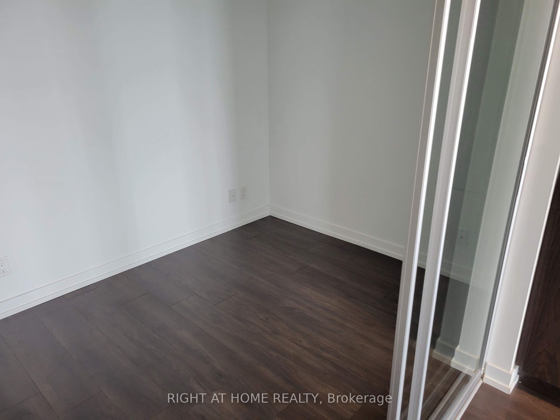 950 Portage Pkwy 6107