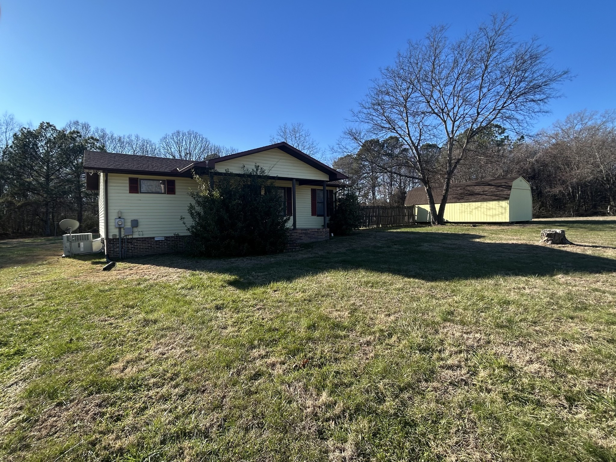 Charming 1,160 sq ft home offering 1 bedroom and 1 bath on 1.33 acres, conveniently located near Tullahoma without city taxes or restrictions. The property includes two large storage sheds and a storage container, providing ample space for storage, hobbies, or future projects. With a prime location and endless possibilities, this property is ideal for those seeking flexibility and room to grow.
