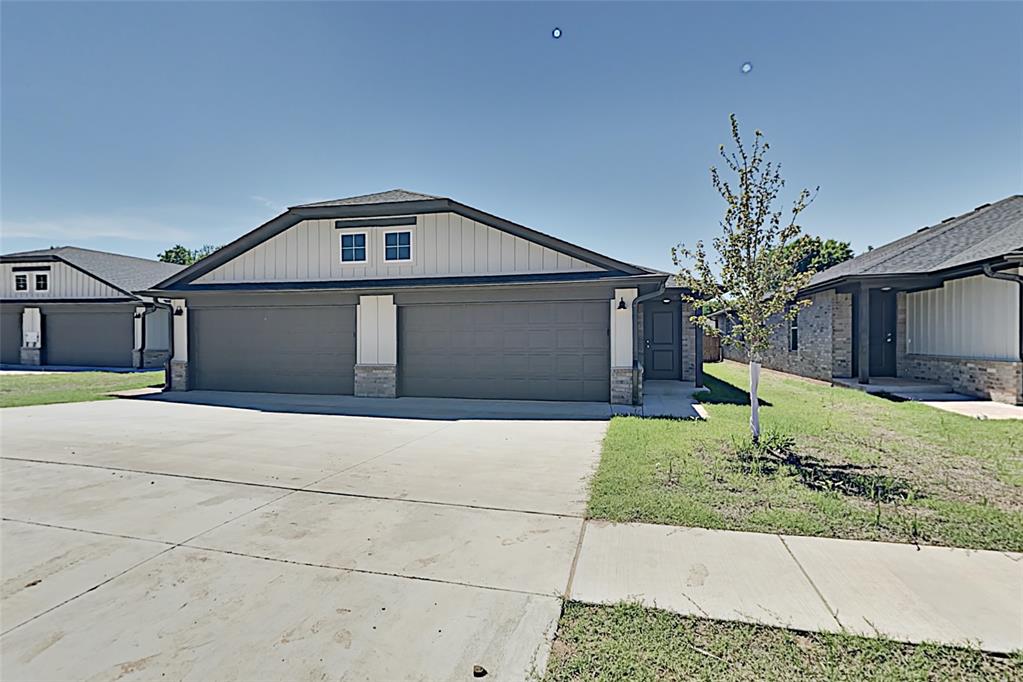3 Bedroom 2 Bath 2 Car Garage Duplex in Great location close to the Broadway Extension and 8 minutes from downtown OKC. Nice features such as granite counter tops, tile backslash, and large island that can double as a breakfast bar. No carpet, hardwood floor throughout. Fenced backyard. Lawn care is included. Pets are case by case.Refrigerator, washer and dryer, range, dishwasher, and microwave are included. Directions - NW corner of Hefner/Western. Go North on University. Neighborhood on West hand side.All residents are enrolled in the Resident Benefits Package (RBP) for $45.00/month which includes renters' insurance, credit building to help boost your credit score with timely rent payments, $1M Identity Protection, HVAC air filter delivery (for applicable properties), our best-in-class resident rewards program, and more! If you already have renter’s insurance, upon acceptance that it meets all lease requirements, the RBP would be $31.05/month. More details upon application.