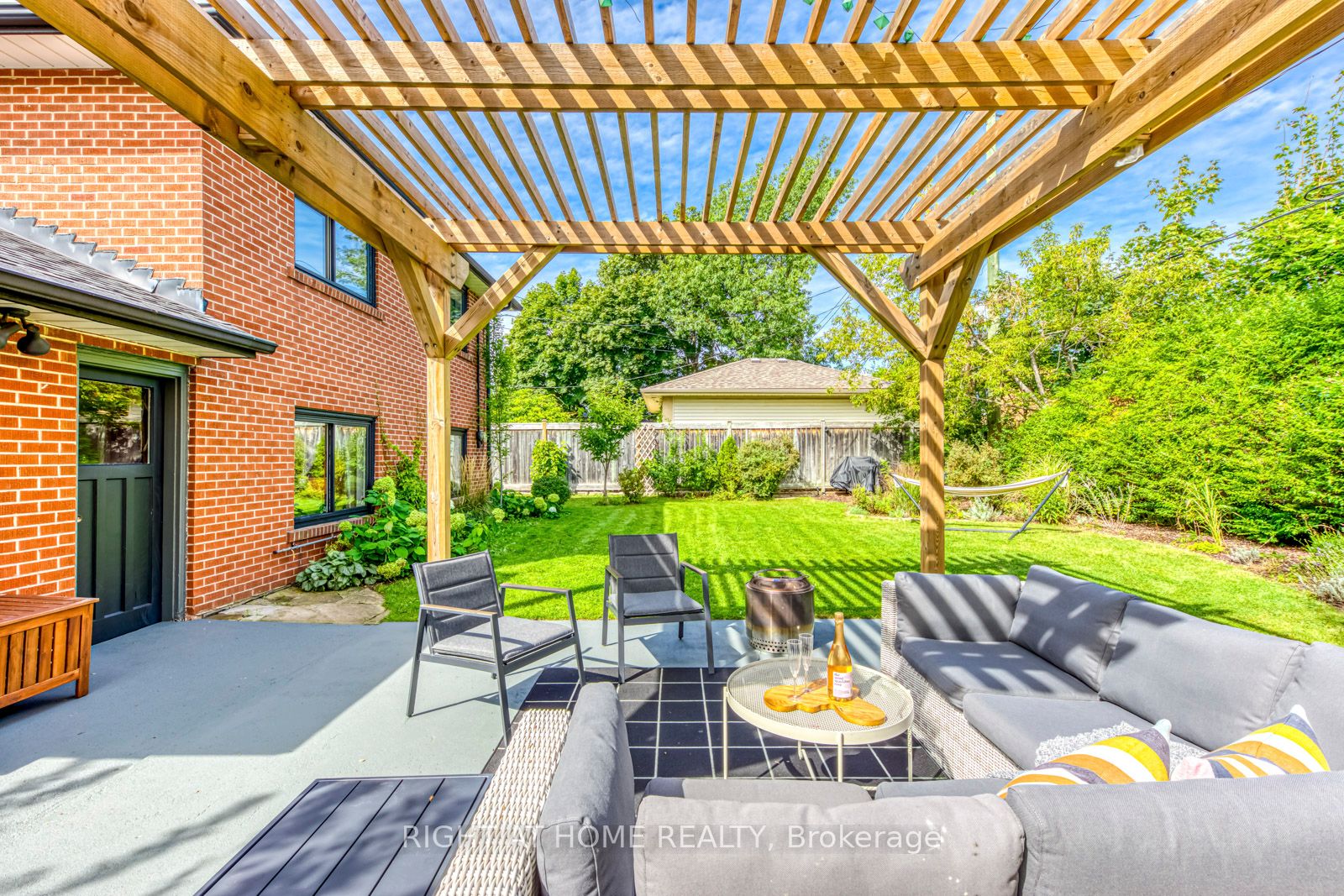 1306 Napier Cres