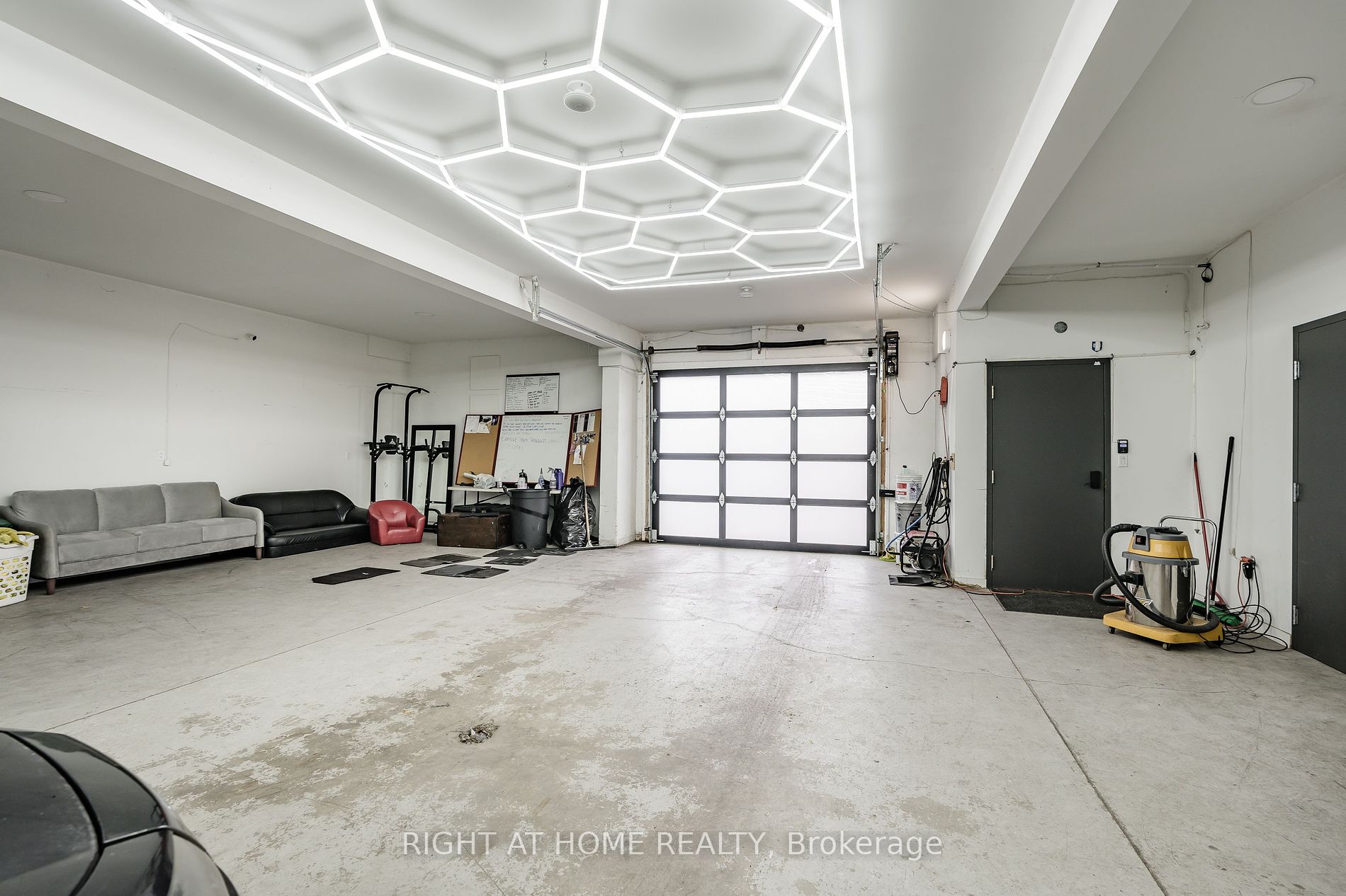 122 Burton St