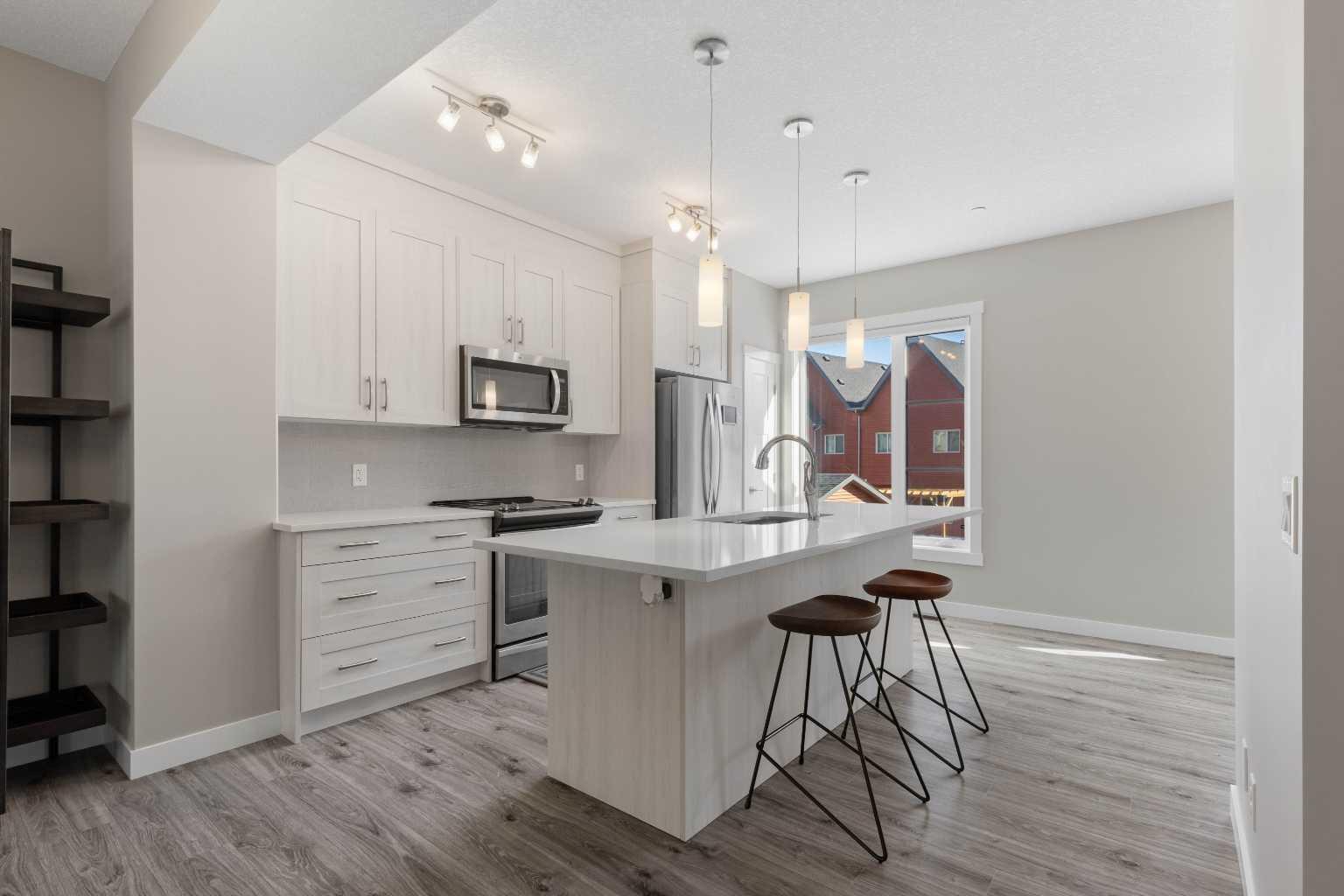 144 Livingston Common NE