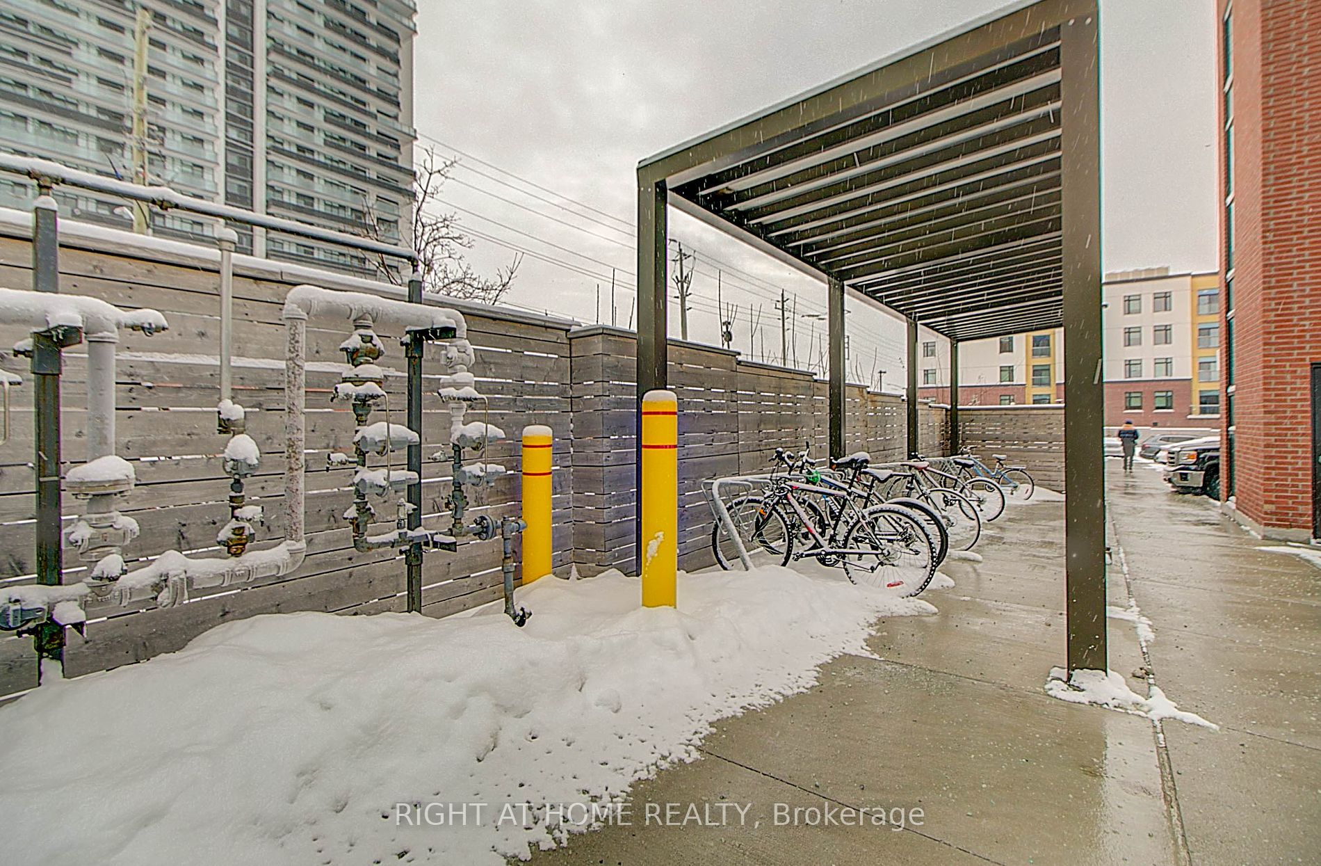 2550 N Simcoe St 2407