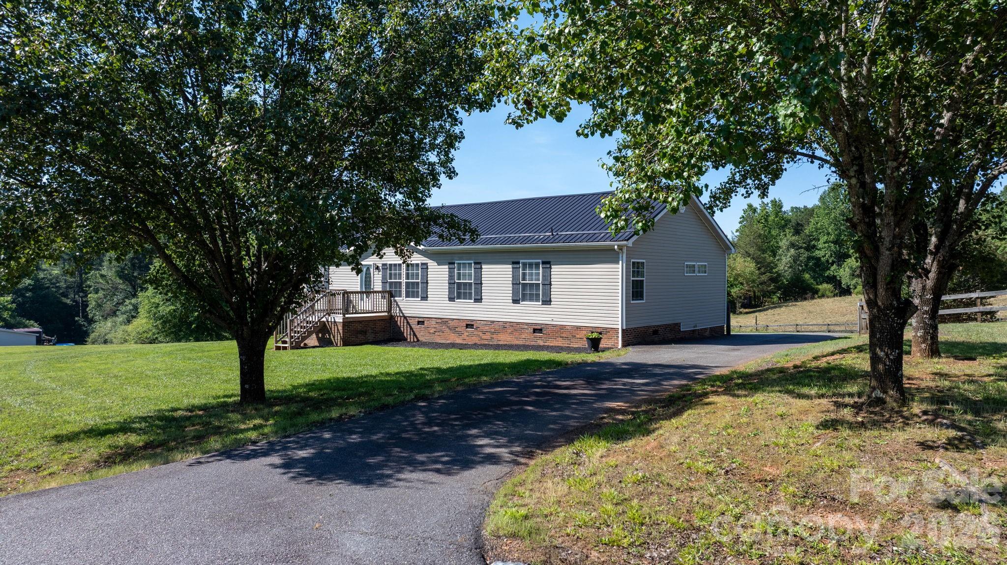 3015 Farm Pond Lane