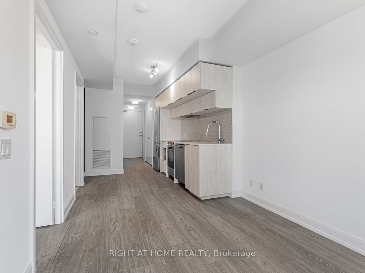 181 E Dundas St 2715