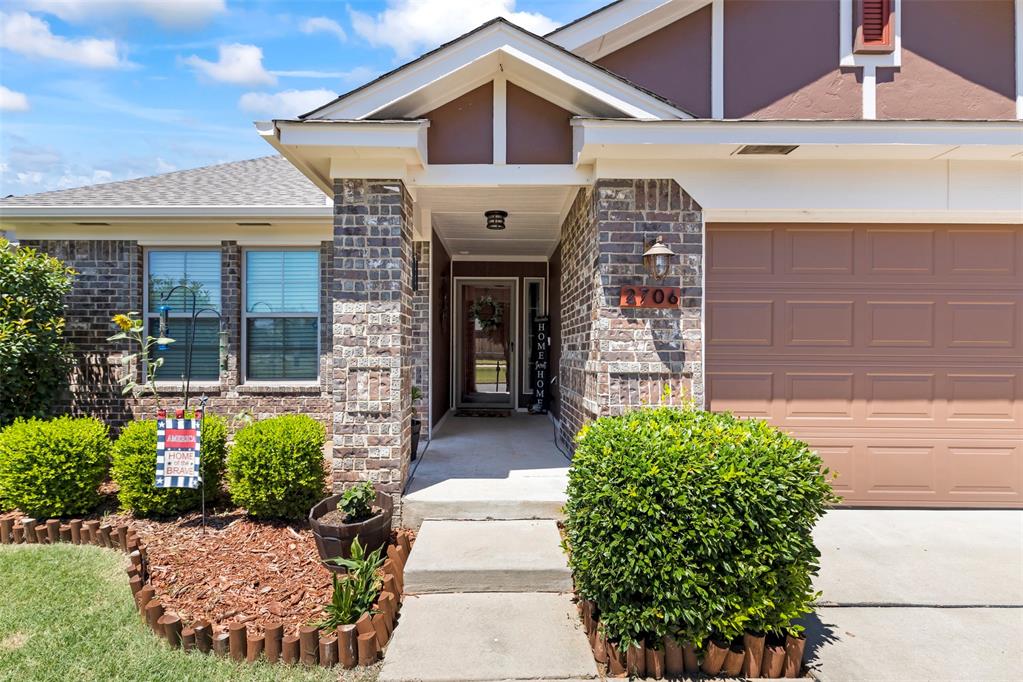 Great house in the heart of Trailwoods! This home is great for entertaining with a nice open floorplan and a generous living room! Inside of the home has painted accent walls. This split floor plan offers 3 bedrooms and 2 bathrooms with new paint throughout. New carpets in all 3 bedrooms. New wood floors in home. If outside entertaining is what you prefer there is an extended covered back patio with a built in table. You are only steps away from the neighborhood splashpad and ponds! Washer and dryer to stay with the home.