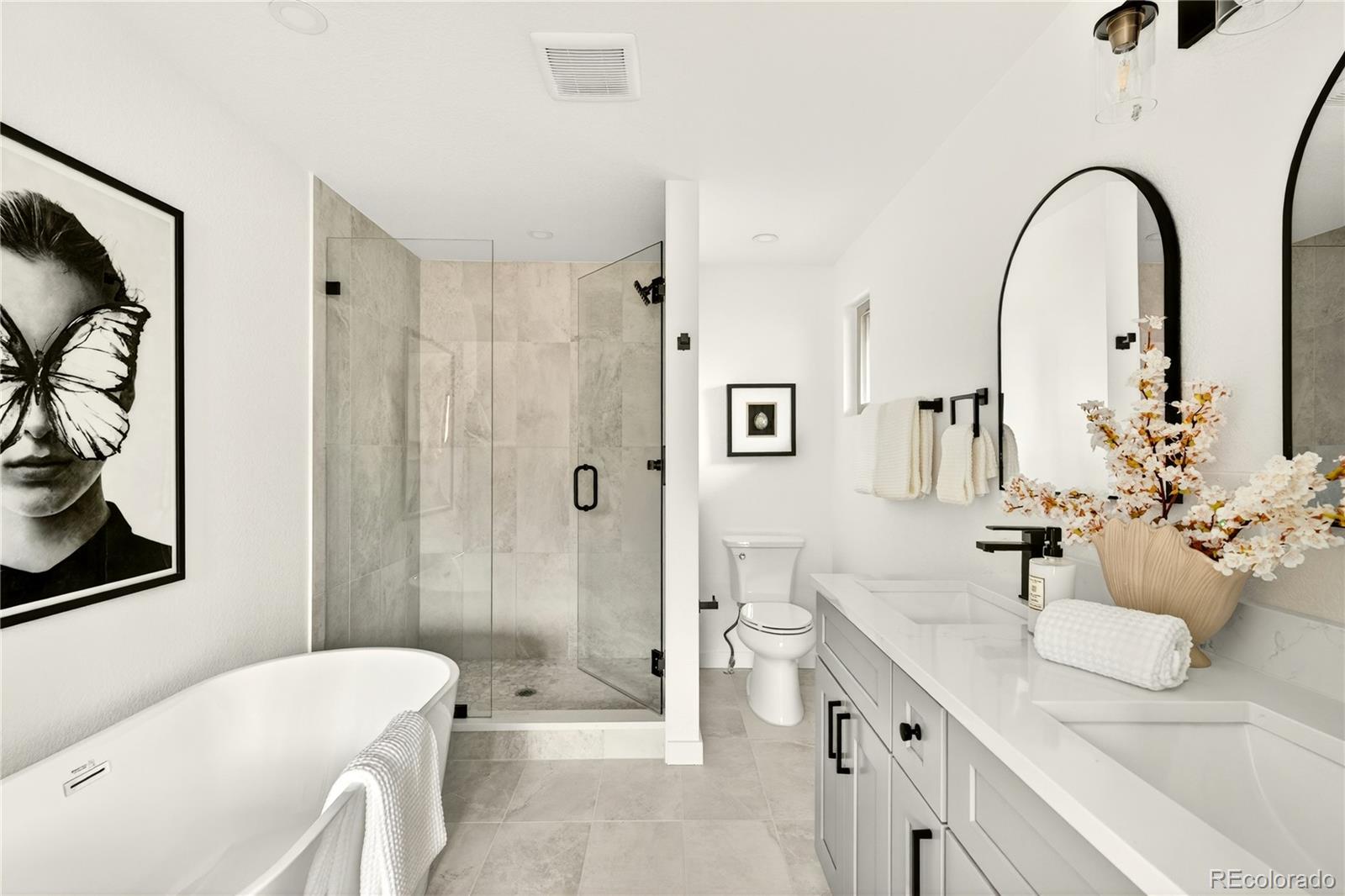 2429 S Leyden Street