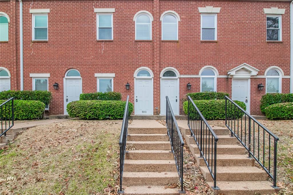 Don’t miss the chance to live in this beautifully renovated townhome! This downstairs one-bedroom, one-bathroom unit has been recently updated and features hard surface flooring throughout, decorative paint, and an open living area with a fireplace and mantle. The kitchen boasts stone countertops, modern appliances, and recessed lighting. Raised 10-foot ceilings and large windows provide abundant natural light, while a pull-down attic offers extra storage.Community amenities include a limited-access gate, covered parking, a pool, front and rear entry access, and well-maintained grounds.