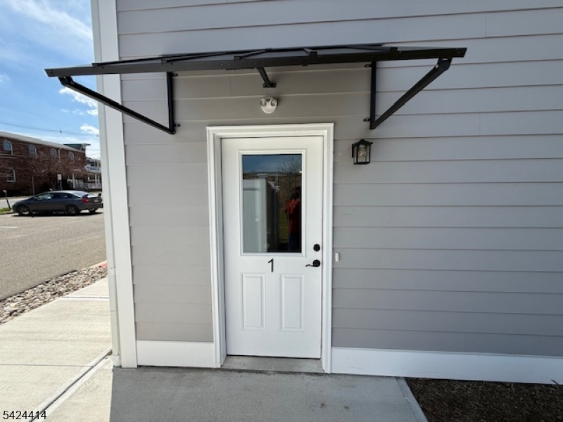 237 Main St — photo 8 of 11
