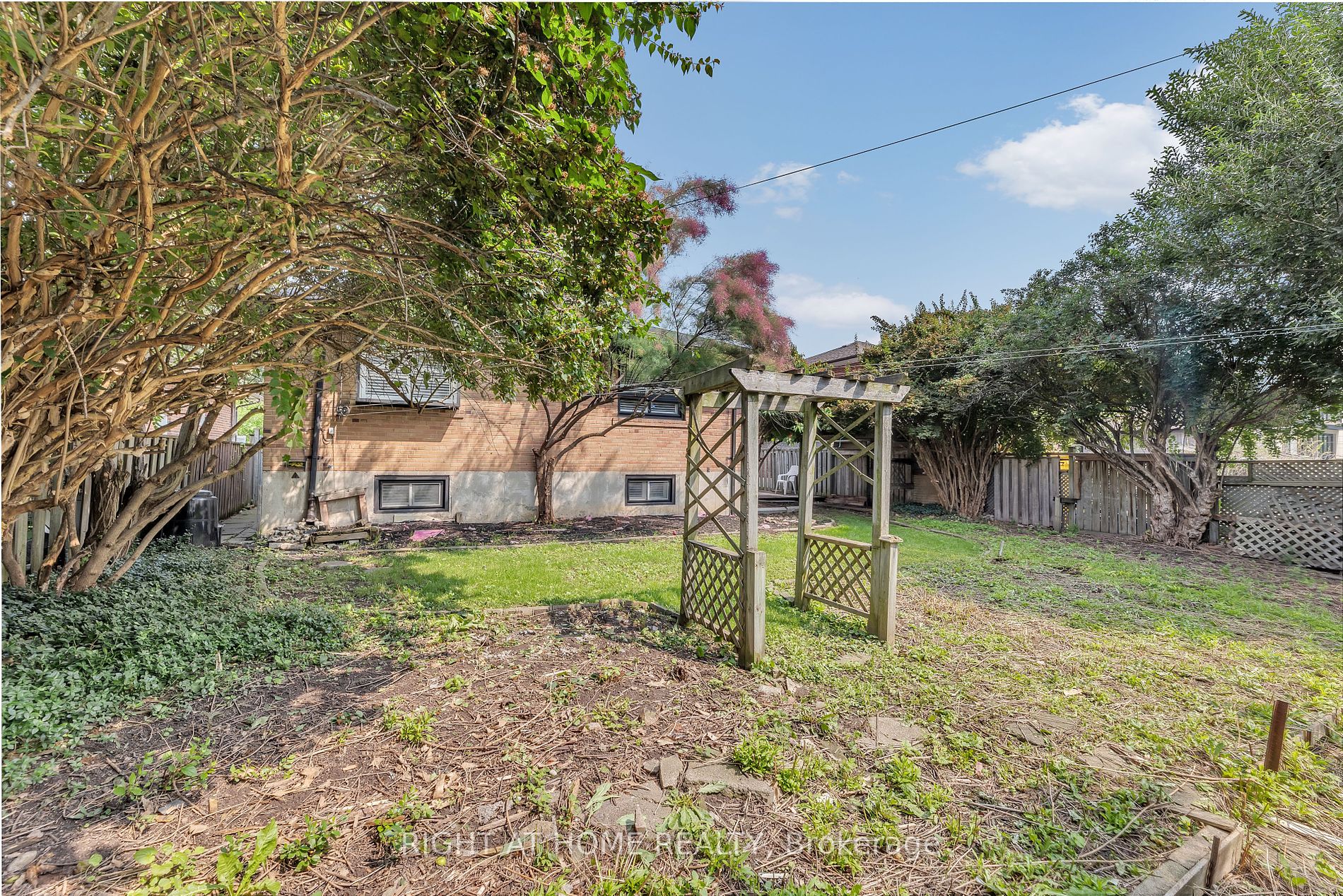 41 E Beckett Ave