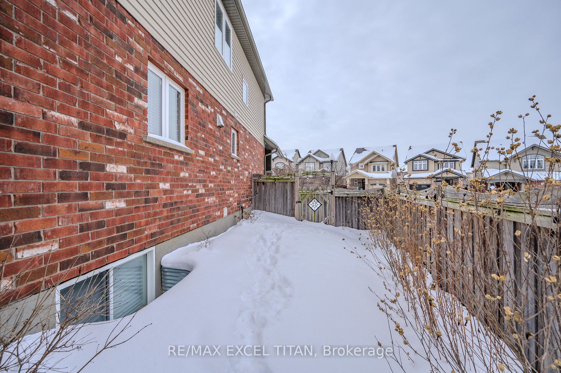 561 Isaiah Cres