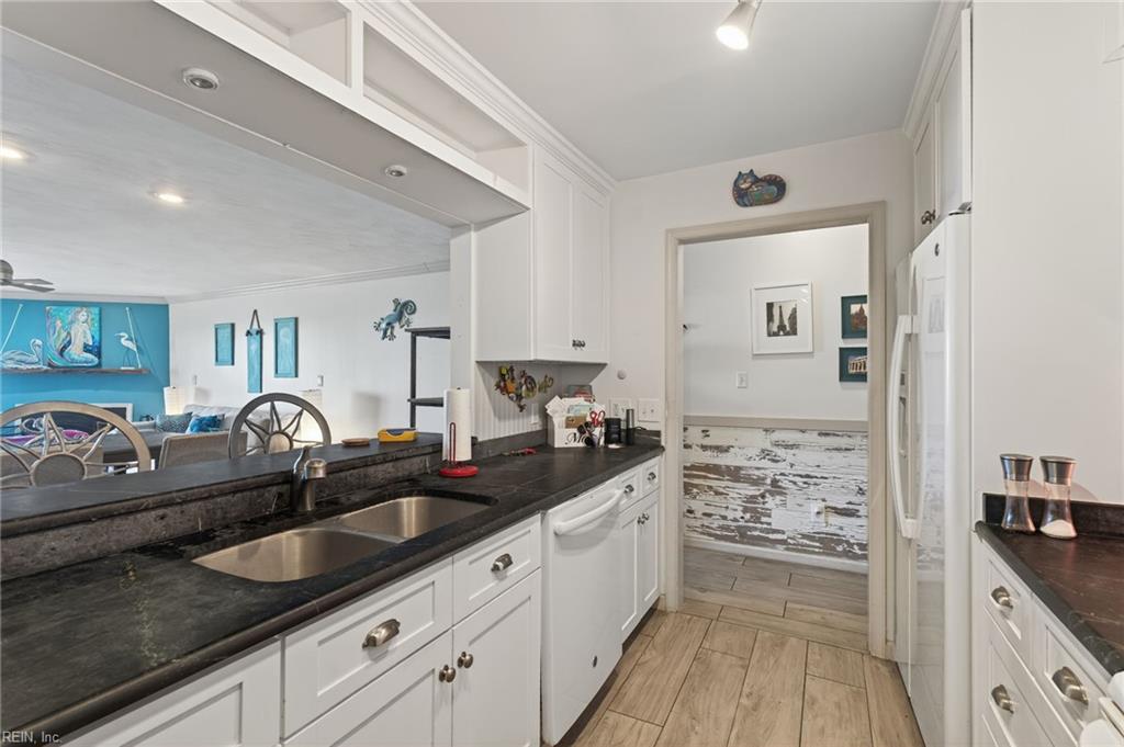 810 E Ocean View Avenue 201