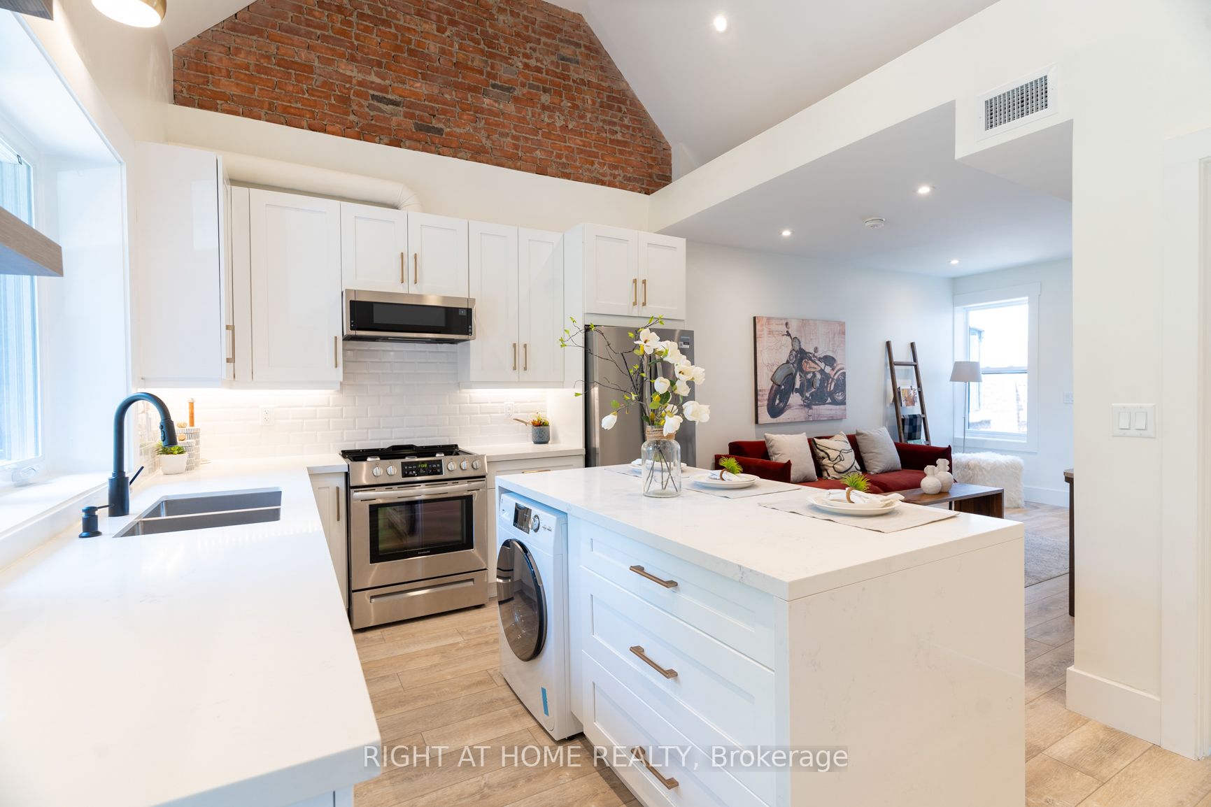 129 Kenilworth Ave Upper