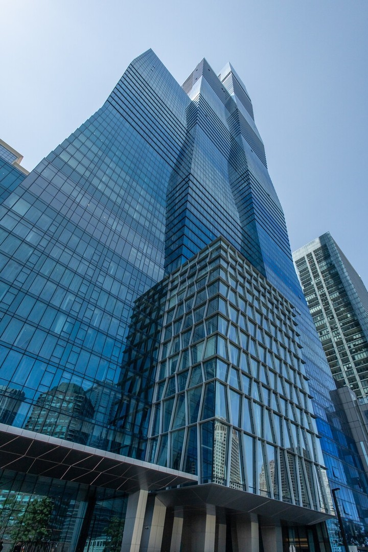 Vista Tower Chicago Condos For Sale