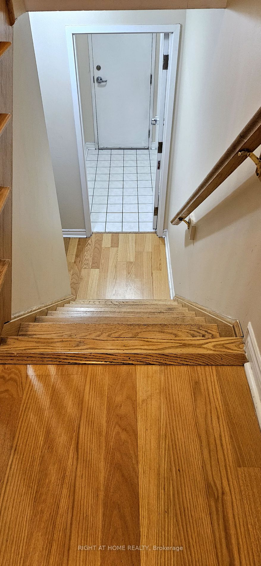 61 Town Centre Crt Th67