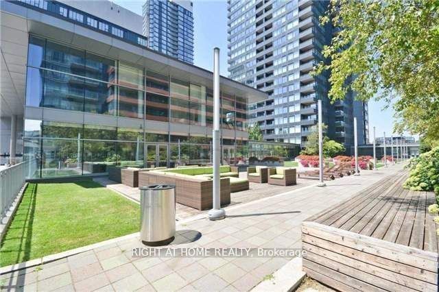4K Spadina Ave 909
