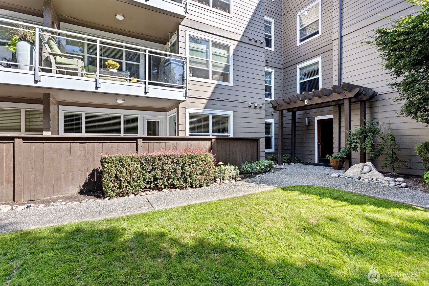 Ground floor end unit with no stairs from parking to front door! This 1 bed, 1 bath condo features a spacious open-concept layout, massive walk-in closet, granite counters, stainless steel appliances, and in-unit washer/dryer. Located in the desirable Sequoyah community, enjoy beautifully maintained grounds, secure lobby entrance, elevator, outdoor pool, fitness room, and clubhouse. Includes designated covered parking and ample guest parking. Unbeatable location with easy access to I-5 and major highways, and just minutes to Downtown Edmonds shops, restaurants, waterfront, and more. Comfort, convenience, and community all in one place—don't miss this opportunity!