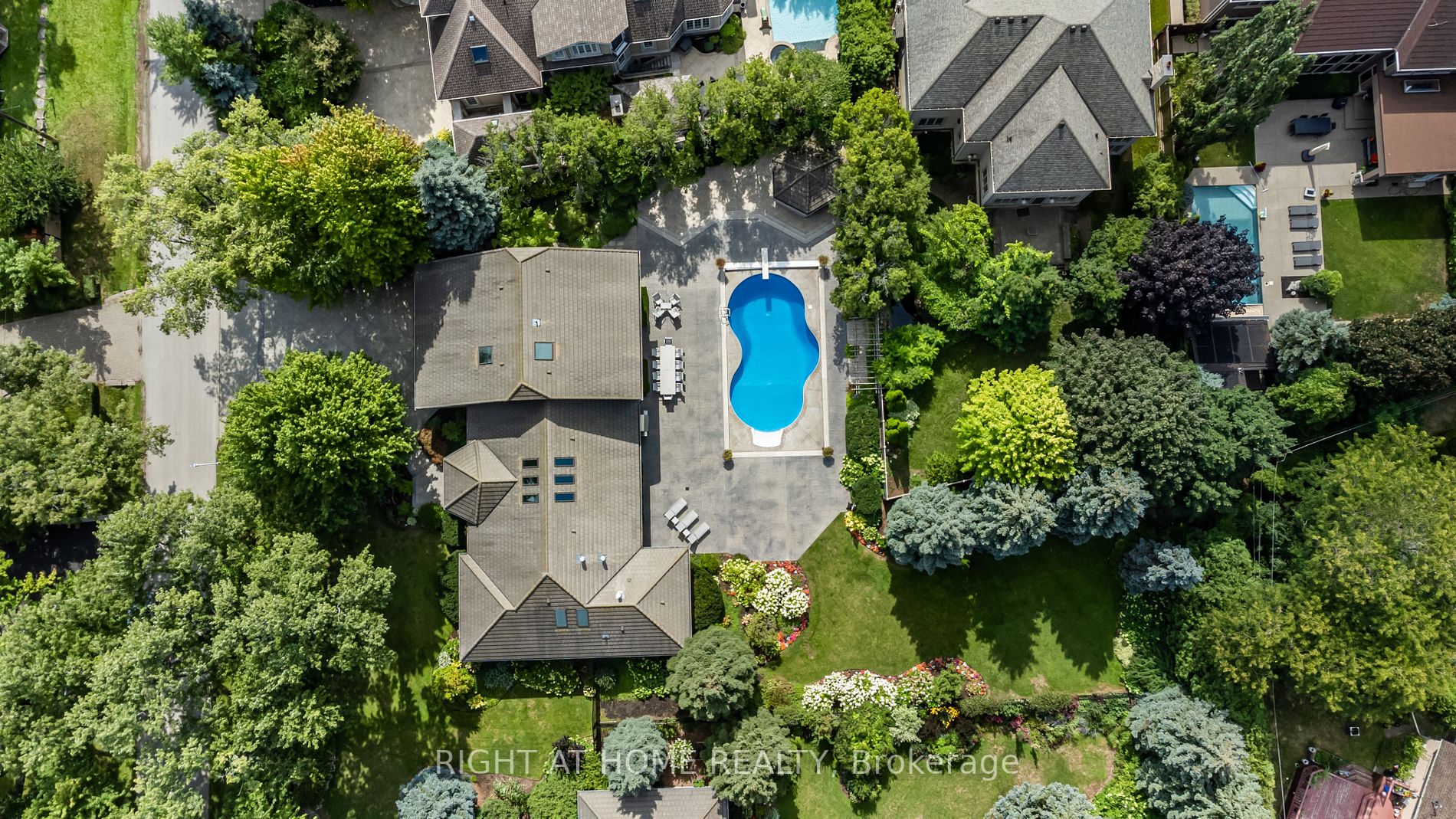 206 Lakeside Ave