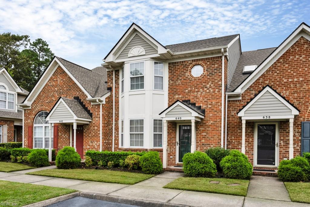 640 W Lake Circle, Chesapeake, VA 