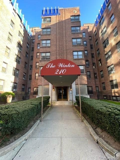 210 Martine Avenue 2M