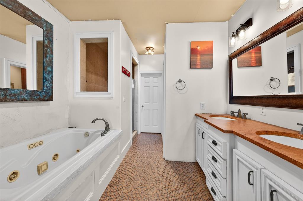 205 & 207 E Houston Street