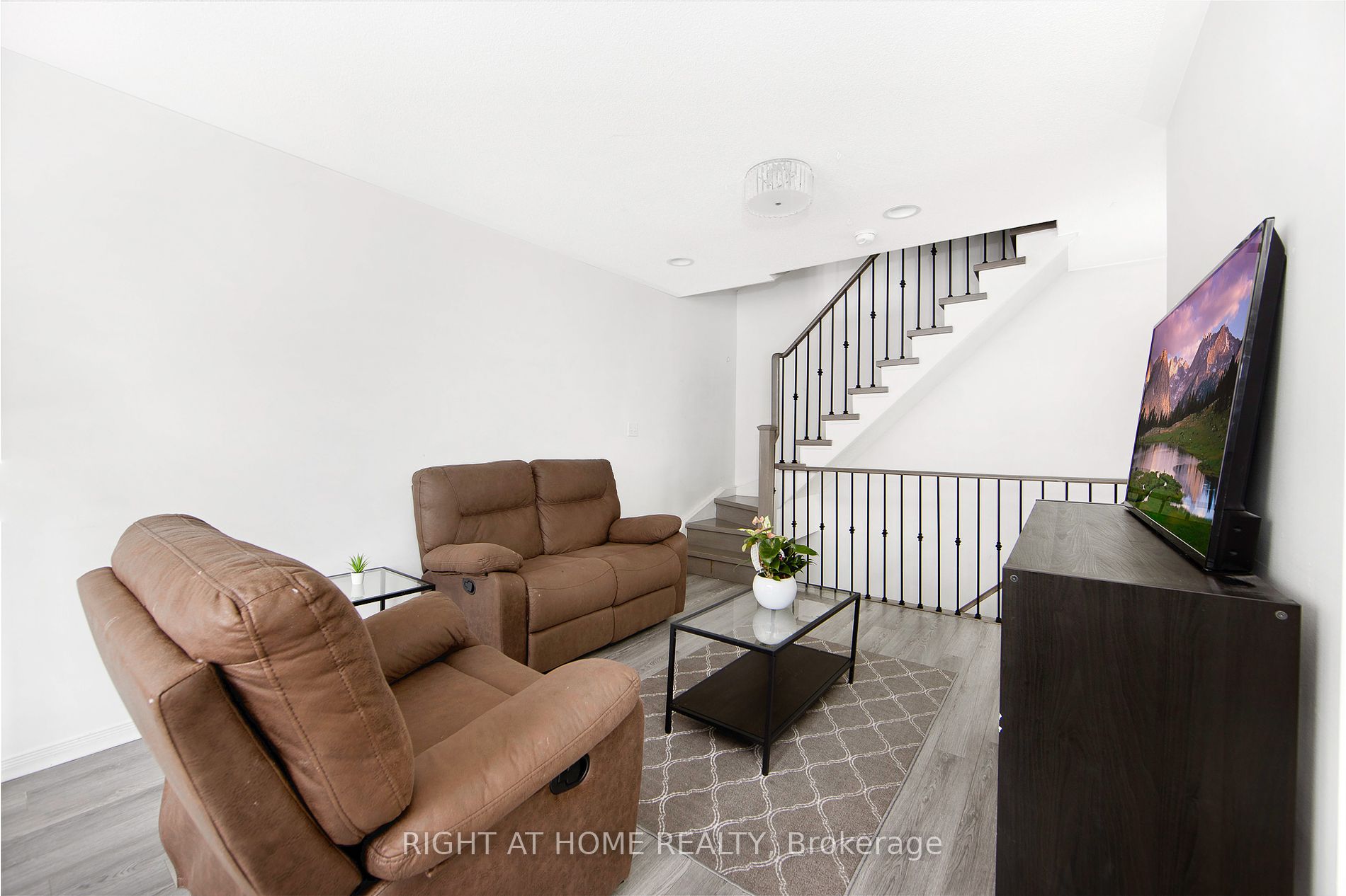 19 Rosebank Dr 302