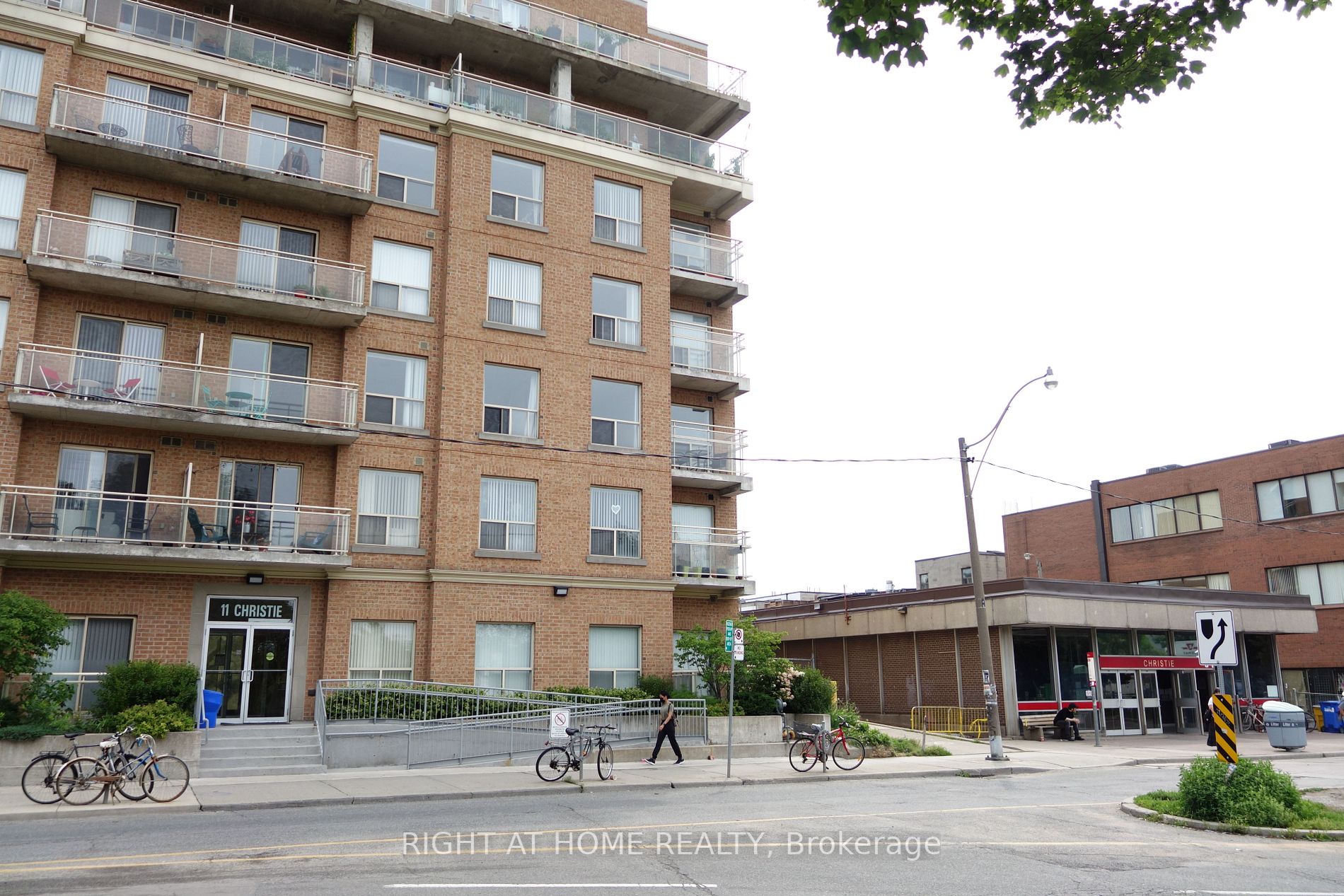 11 Christie St St 101