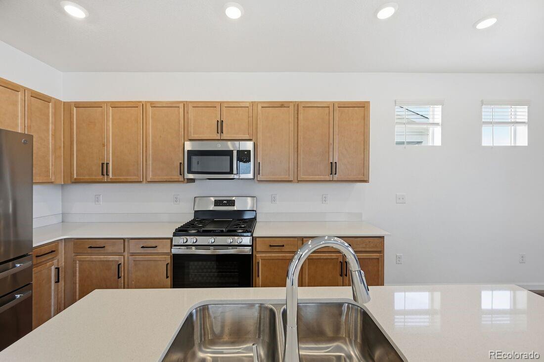 1185 Prospect Aly