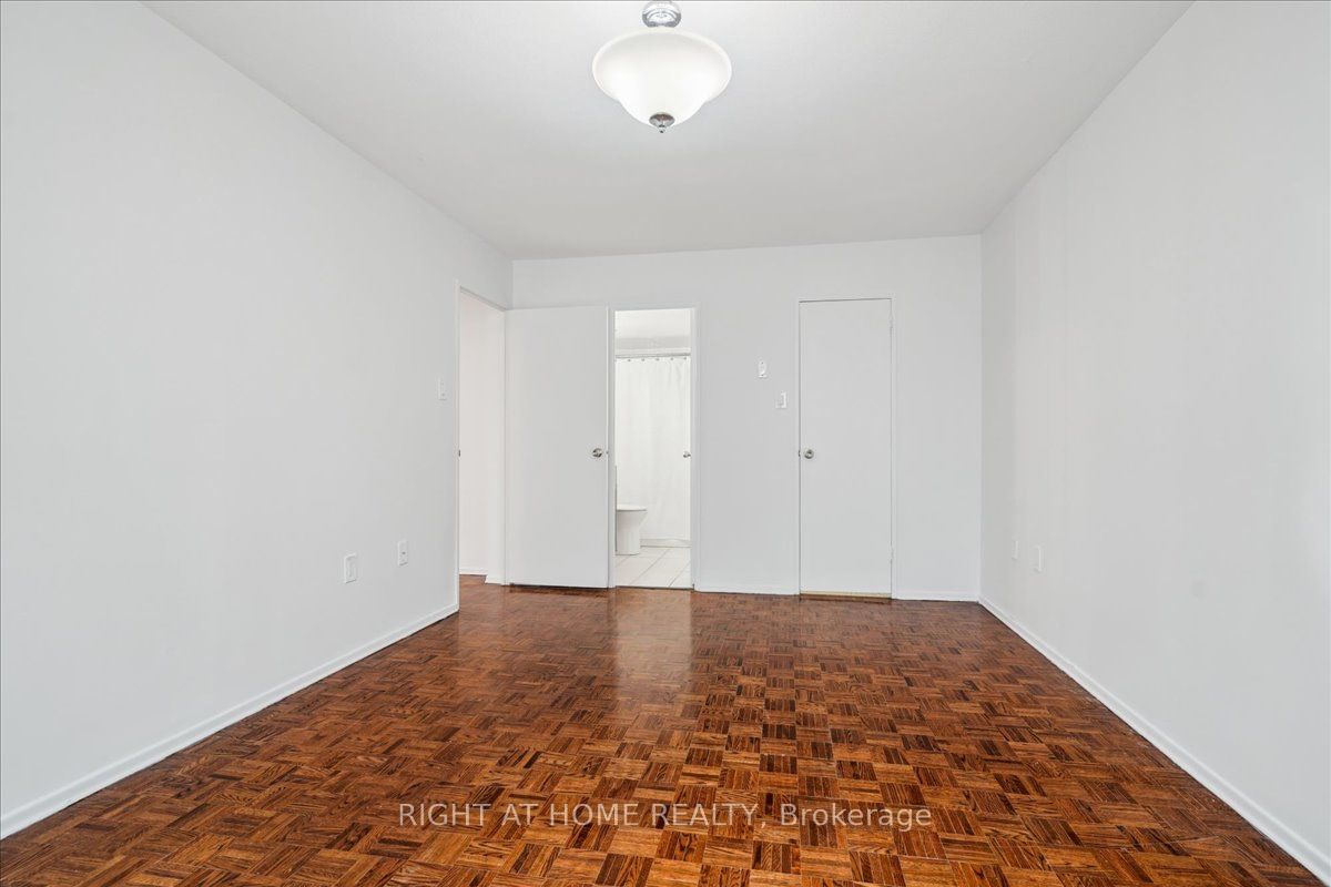 15 La Rose Ave 115