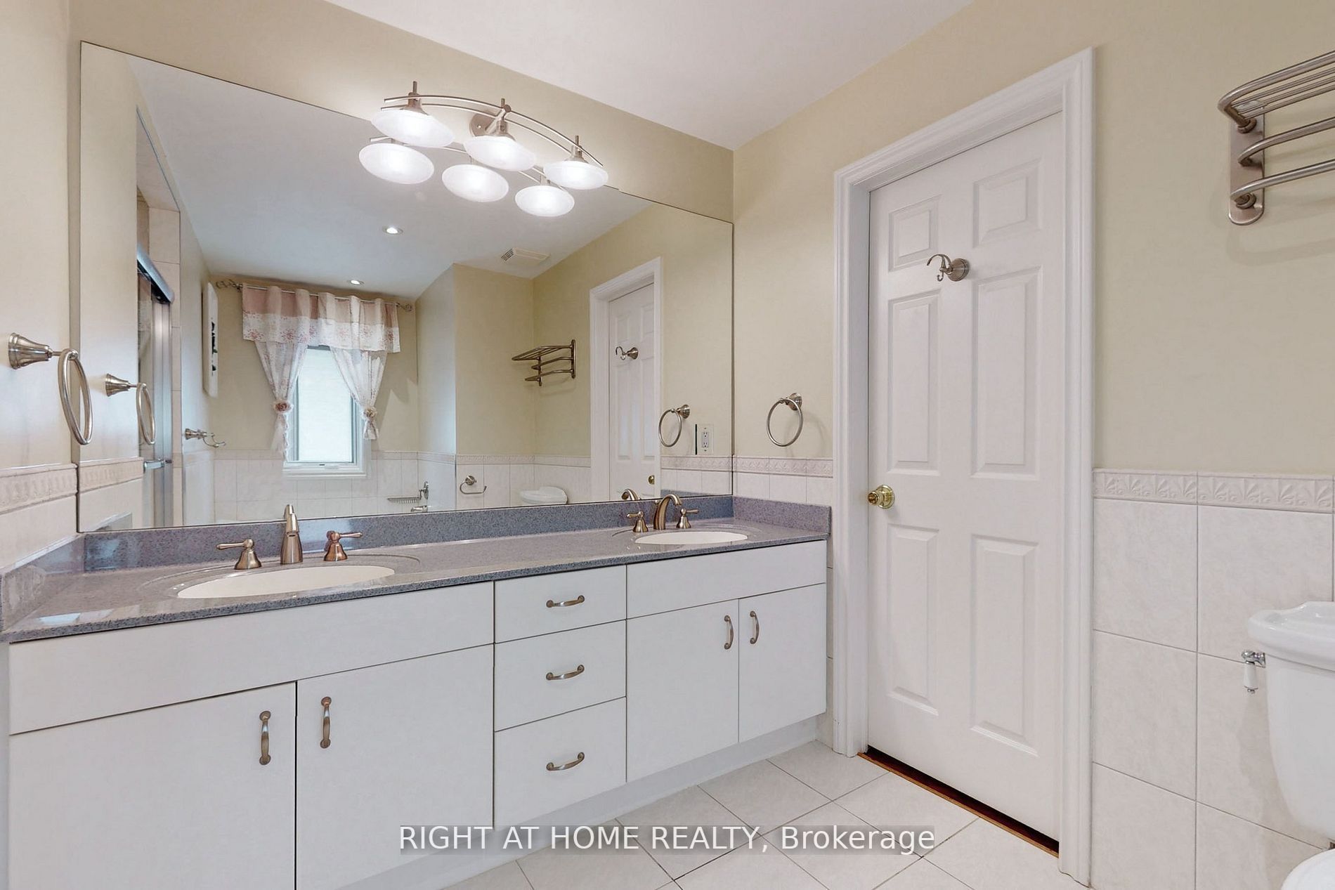 375 W Lakeshore Rd