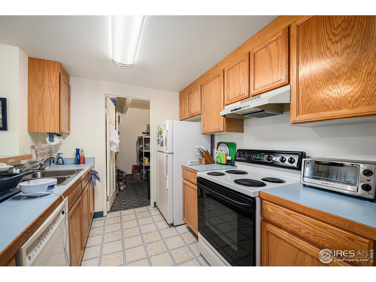 415 S Howes St 908
