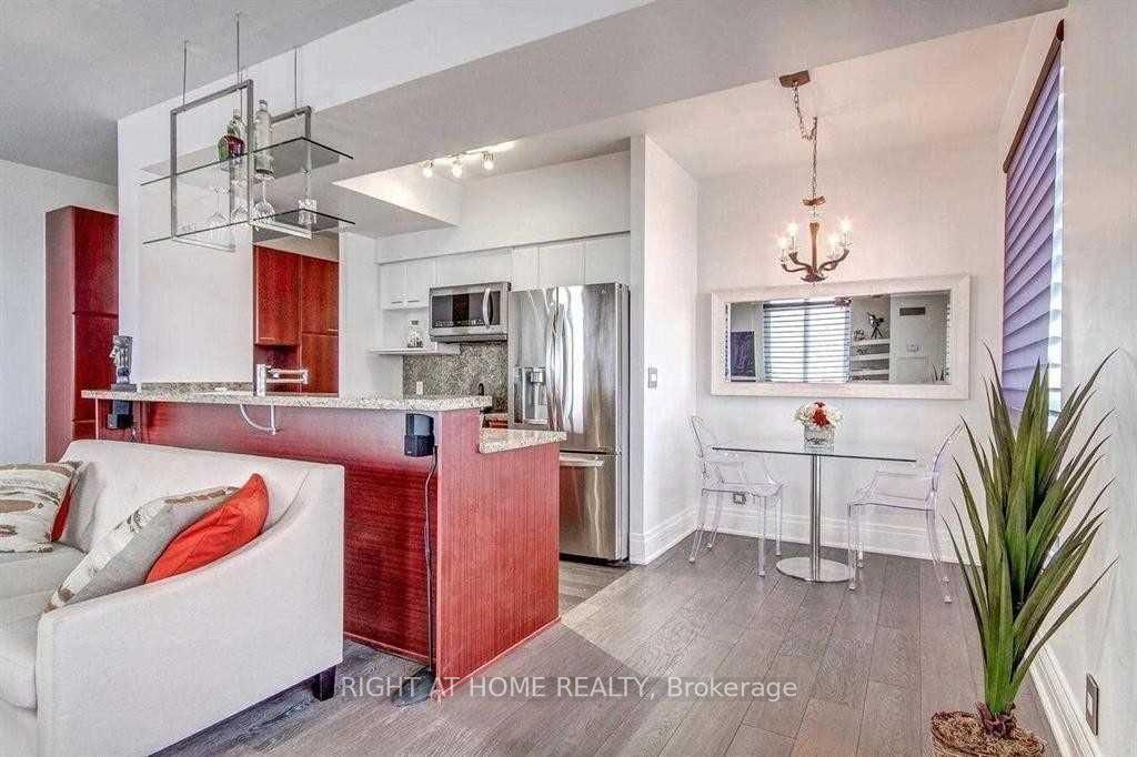 38 Lee Centre Dr Ph307