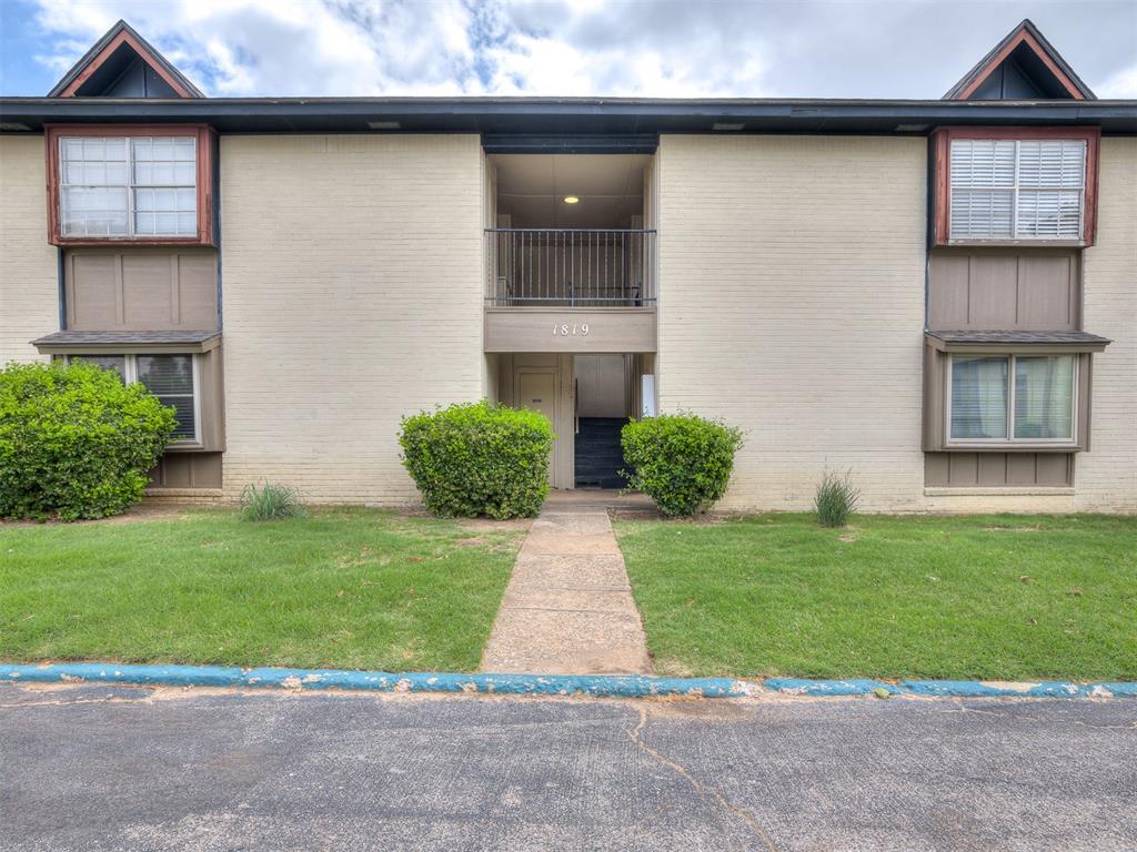 Welcome home! This beautiful, updated 2 bedroom, 2 bathroom condo is move in ready and full of updates. The kitchen is bright and full of natural light, it includes a dedicated laundry area and plenty of storage. The living room is spacious, bright and has a lovely fireplace. The primary bedroom has an ensuite bathroom and a generous sized closet. This condo boasts lots of amenities including a pool, plenty of common space and a great location with quick access to shopping, transport, campus and more. The breaker box, windows and AC have all been replaced recently. Make this gem your today!