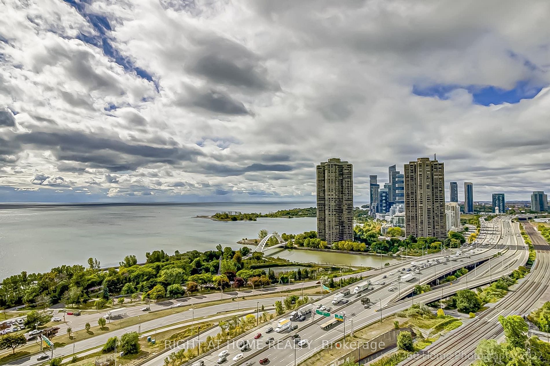 103 The Queensway Way 2307