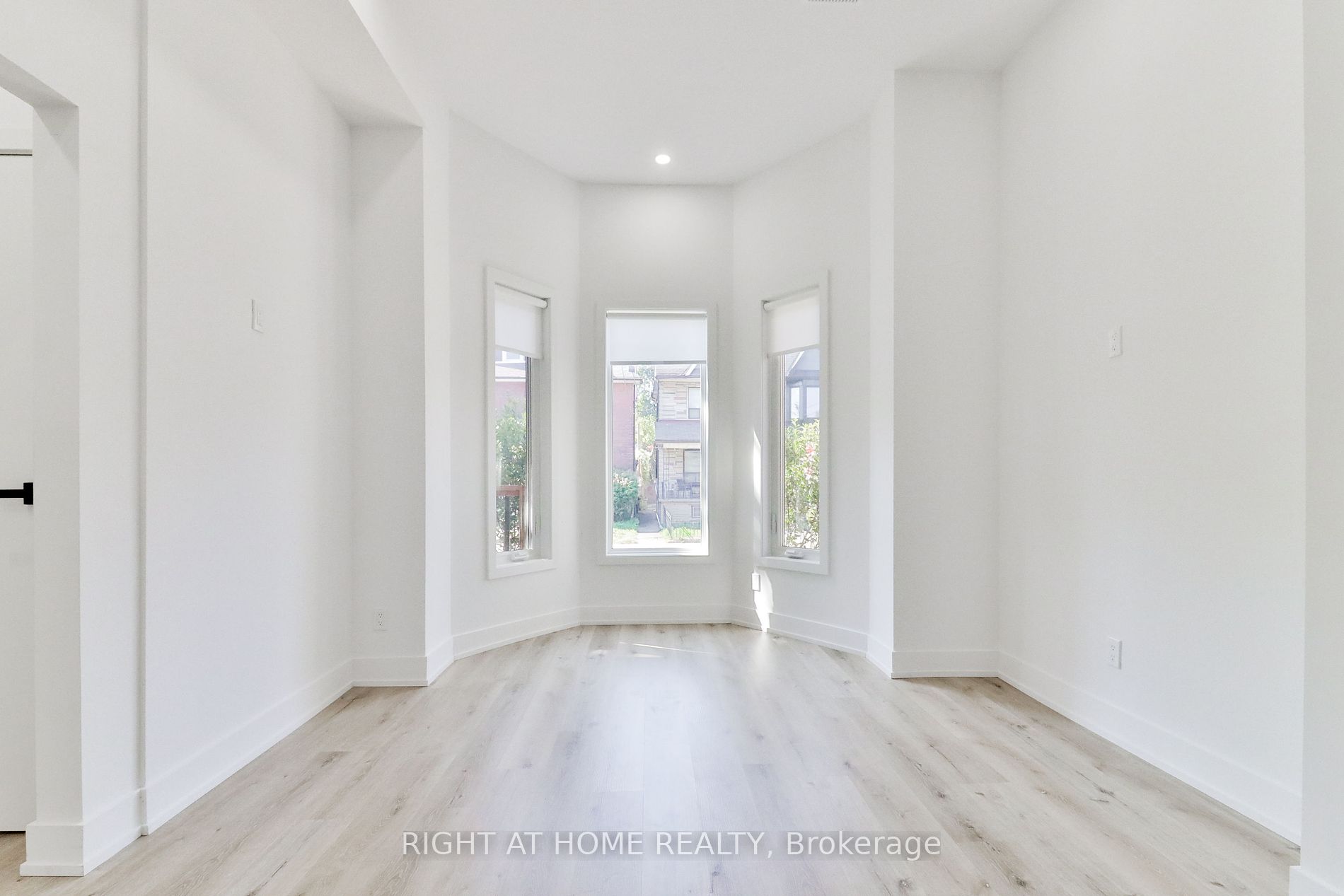 45 Brock Ave