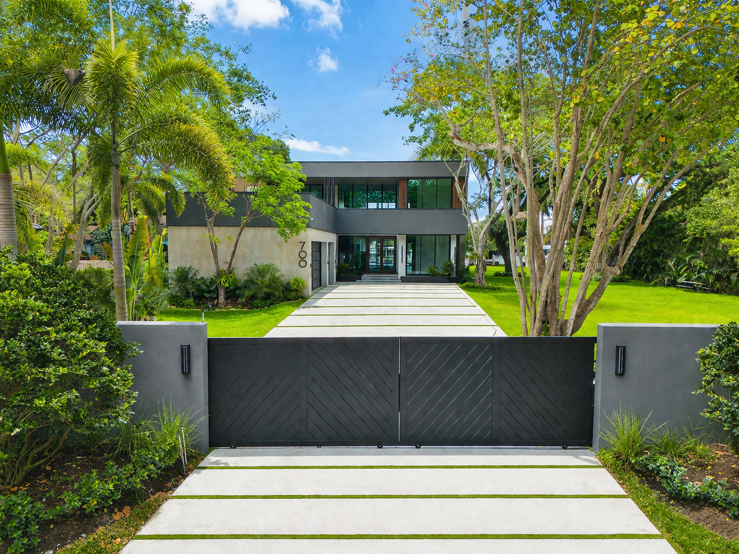 700 SW 12th Avenue