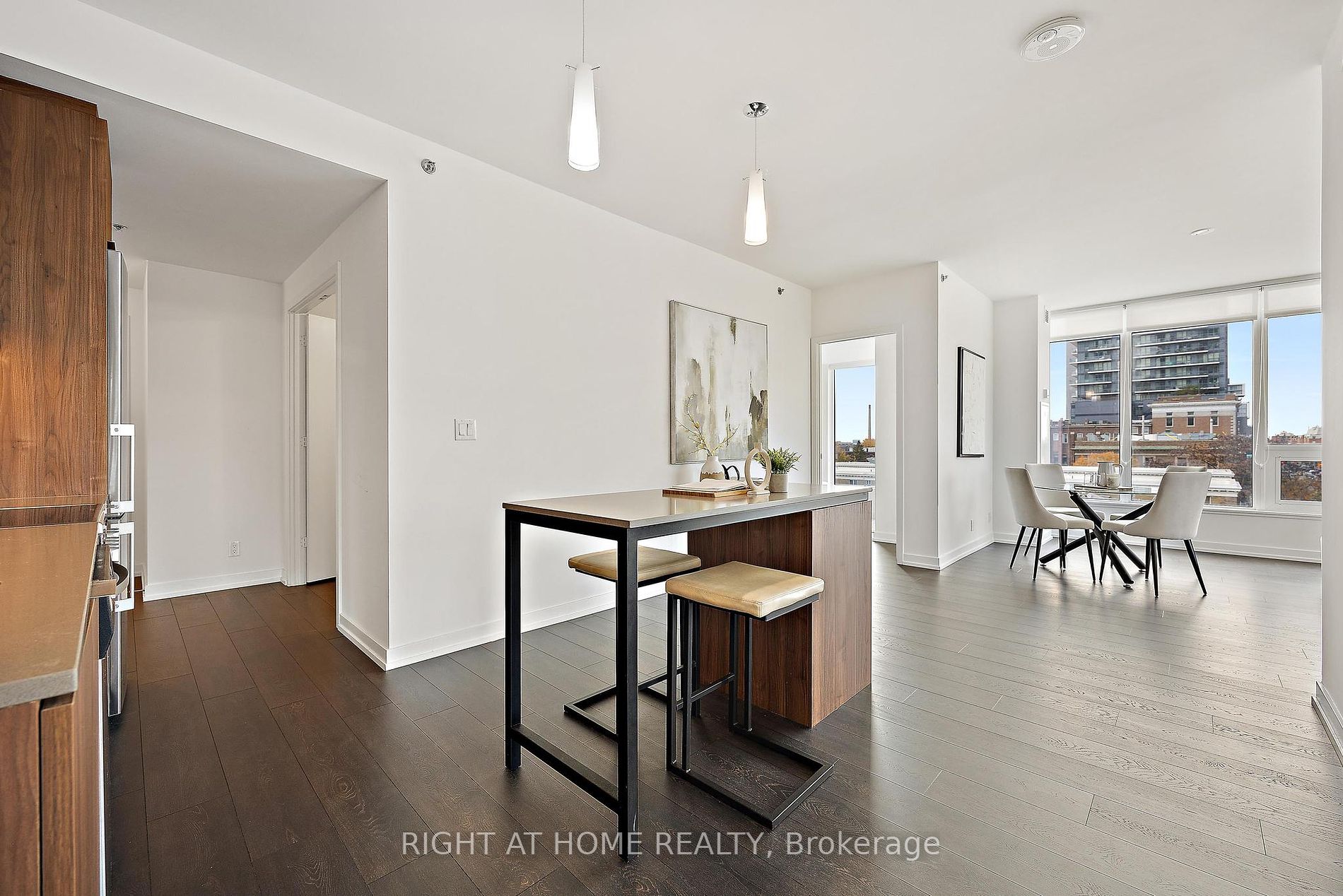 203 College St 504