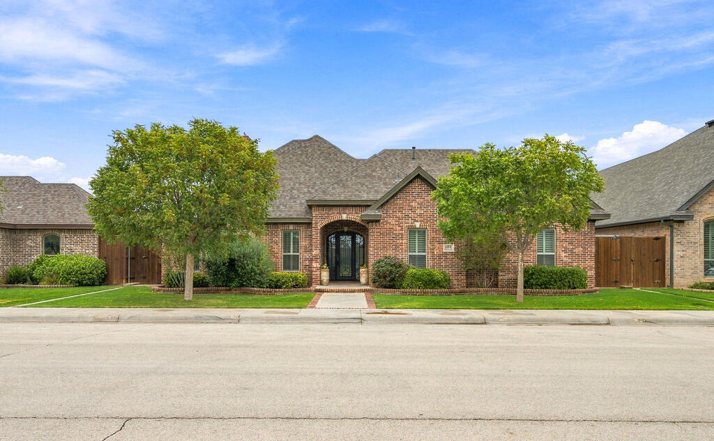 EXPERIENCE ELEVATED LIVING IN THIS IMPRESSIVE 4 BEDROOM, 3 BATH LUXURY HOME FEATURING TWO LIVING SPACES, INCLUDING A DEN, AND FAMILY/GAME ROOM. THE GORGEOUS OPEN-CONCEPT KITCHEN AND LIVING AREA SHOWCASES TALL WHITE CABINETRY, GRANITE COUNTERS, STAINLESS STEEL APPLIANCES, AND A MASSIVE BREAKFAST ISLAND, COMPLEMENTED BY FORMAL DINING. SKYLIGHTS FLOOD THE HOME WITH NATURAL LIGHT. THE EXPANSIVE PRIMARY SUITE OFFERS A STATEMENT ACCENT WALL, SPA-INSPIRED BATH WITH GLASS WALK-IN SHOWER, AND DREAM WALK-IN CLOSET. FOUR-CAR REAR PARKING COMPLETES THIS EXCEPTIONAL HOME!
