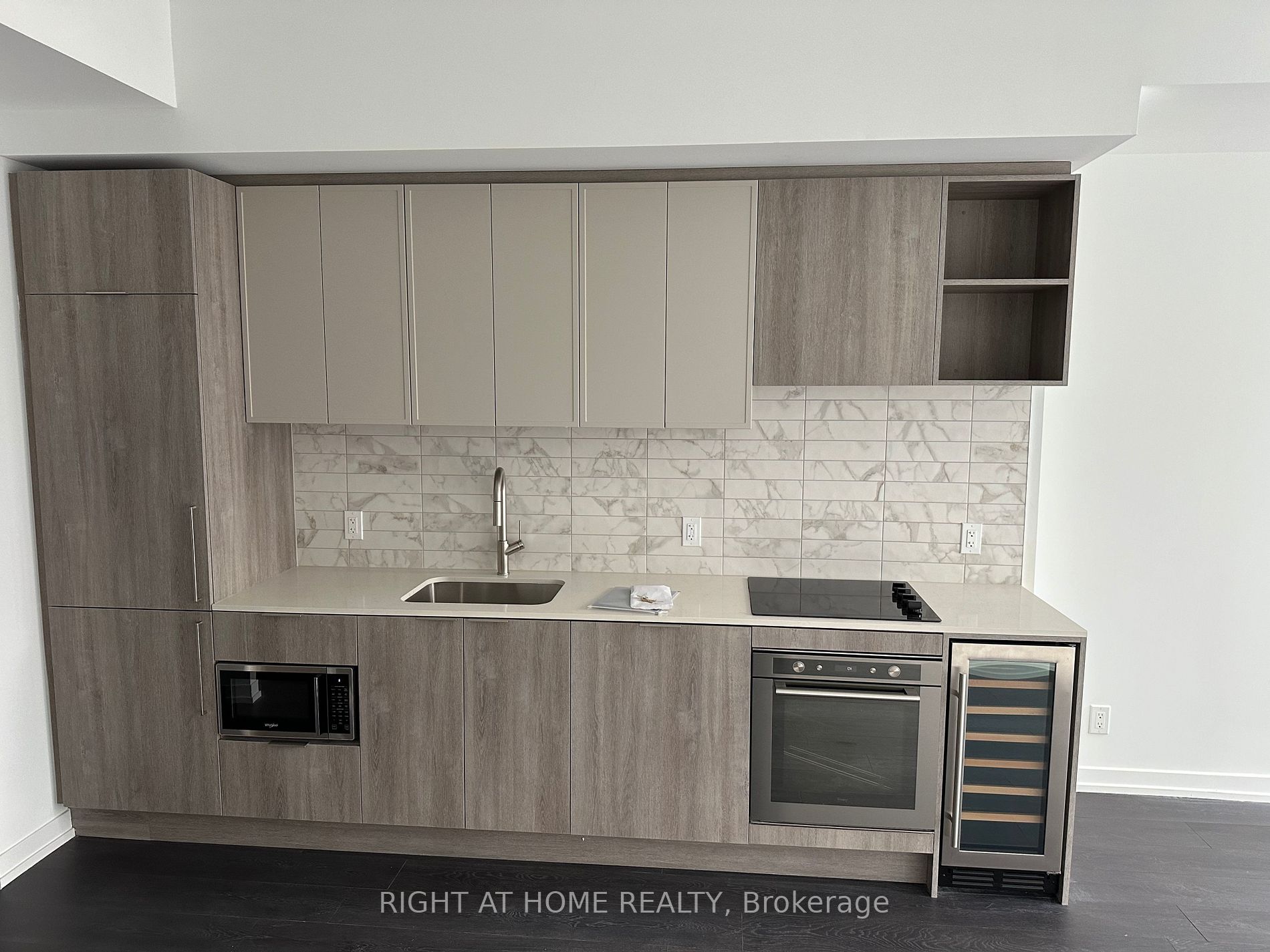 2020 Bathurst St 738