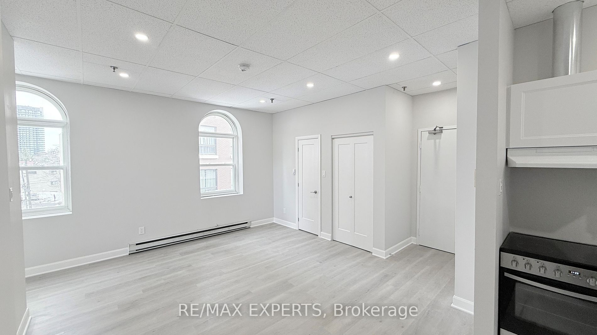 8 S Main St 404