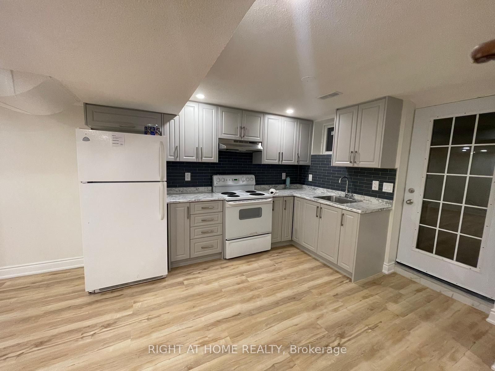 9 Mediterra Dr (Bsmnt)