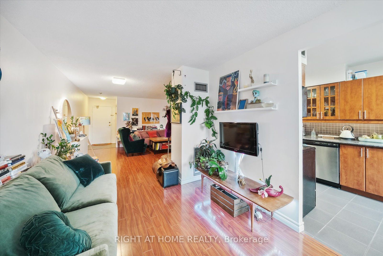 633 Bay St 1407