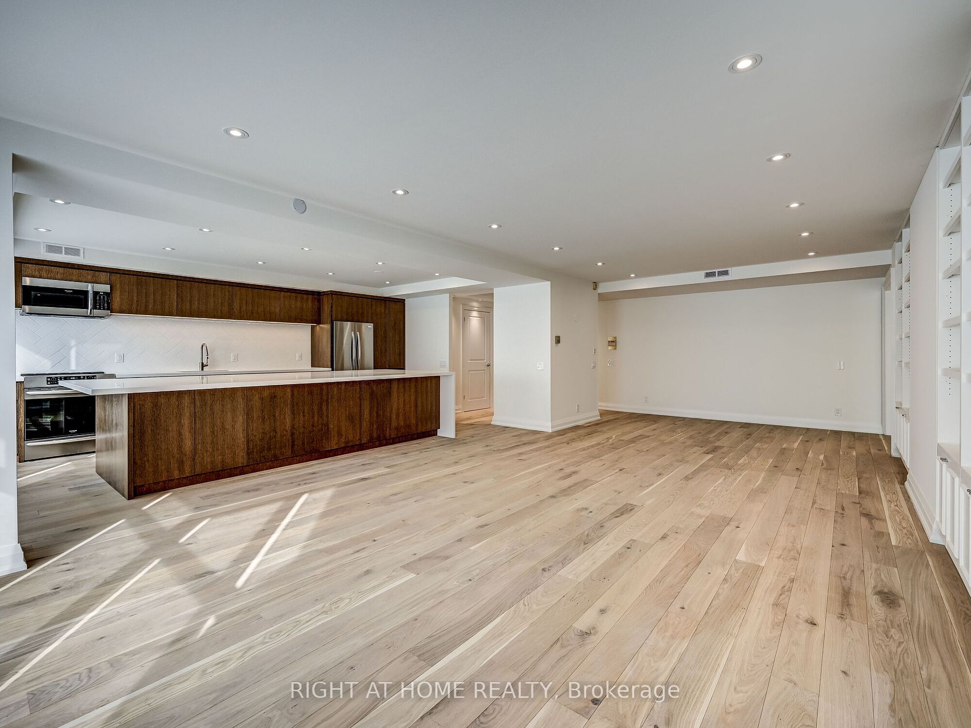 480 W Queens Quay 402W