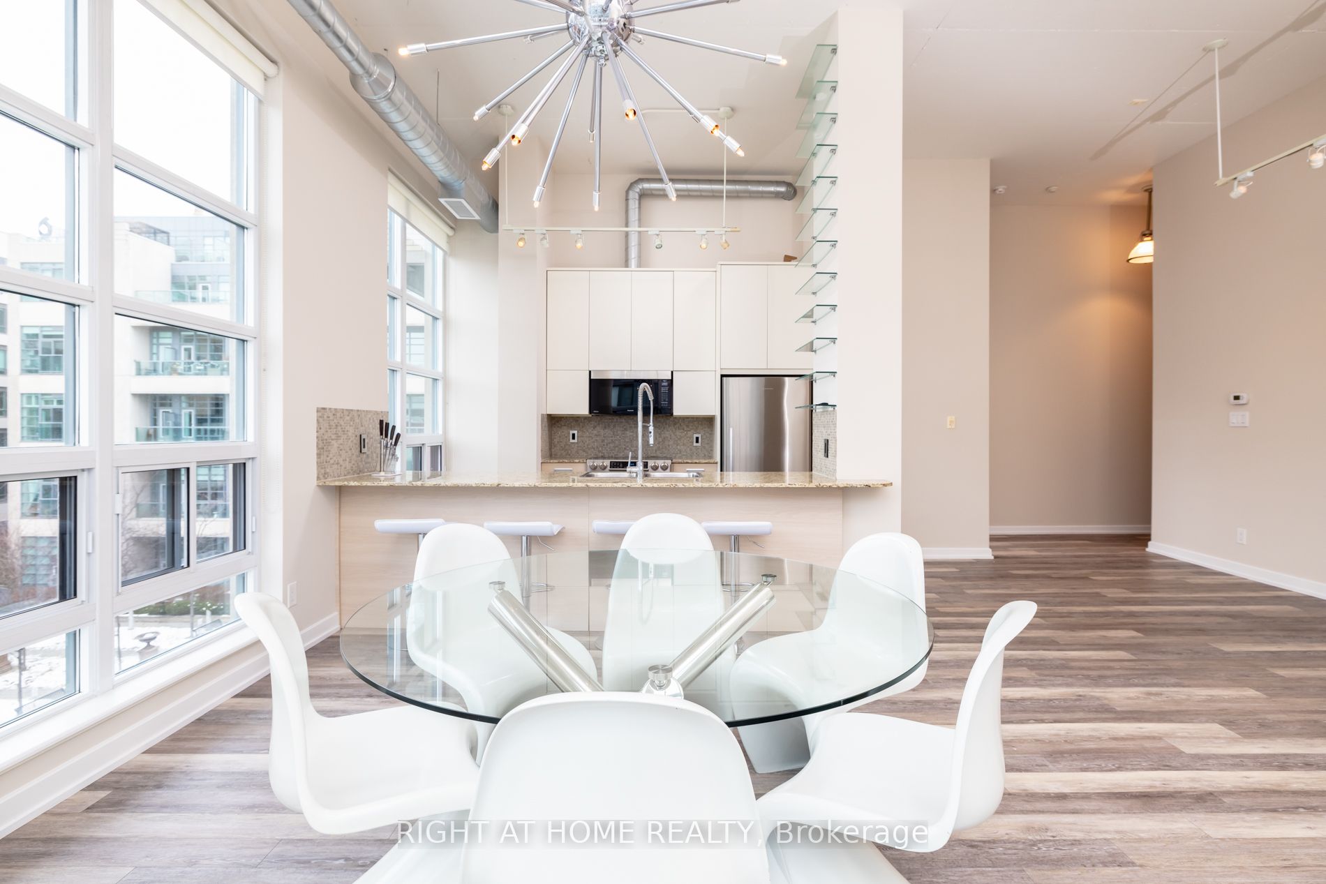 380 Macpherson Ave 306