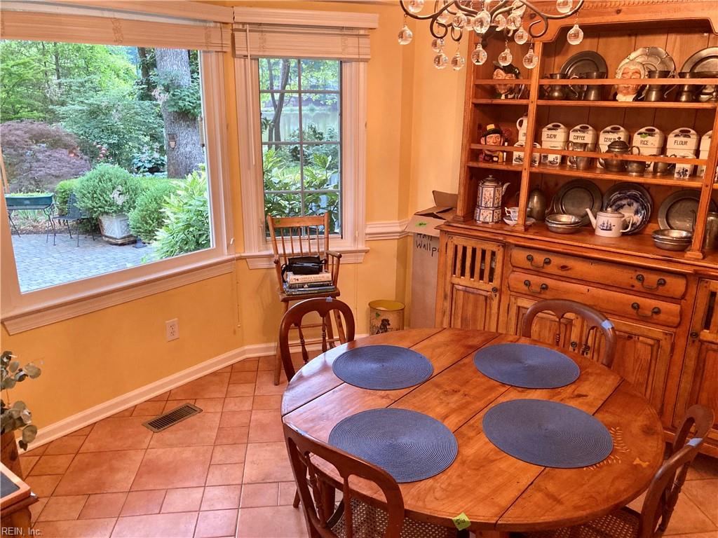 828 De La Fayette Court