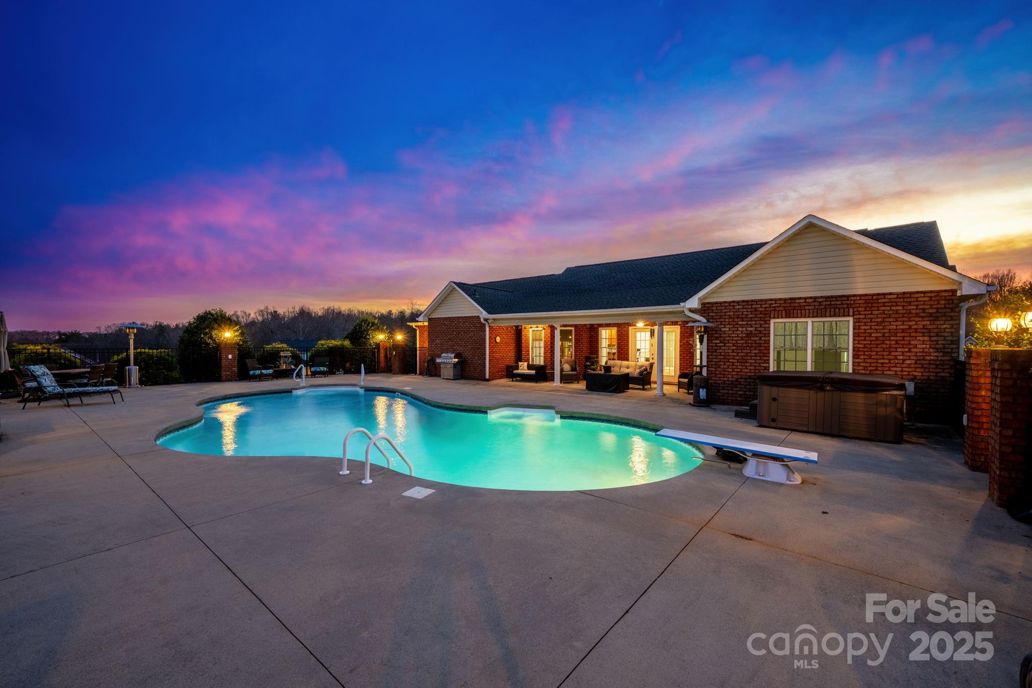 5174 S Oak Circle