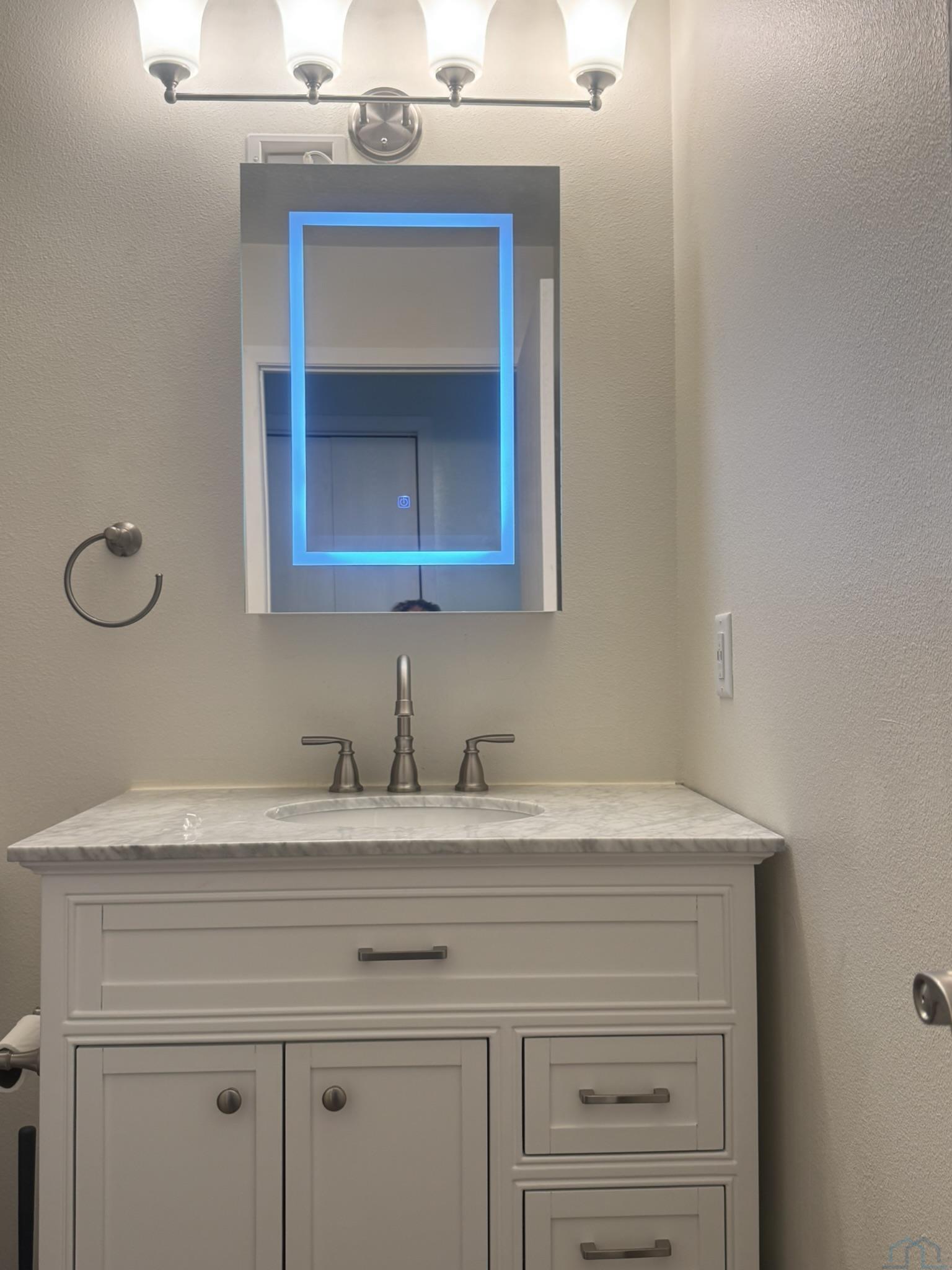 1100 Meadow View 2