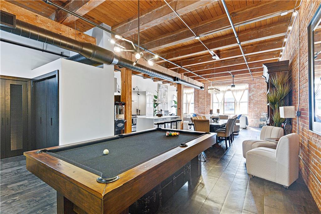 306 W 7th Street 302