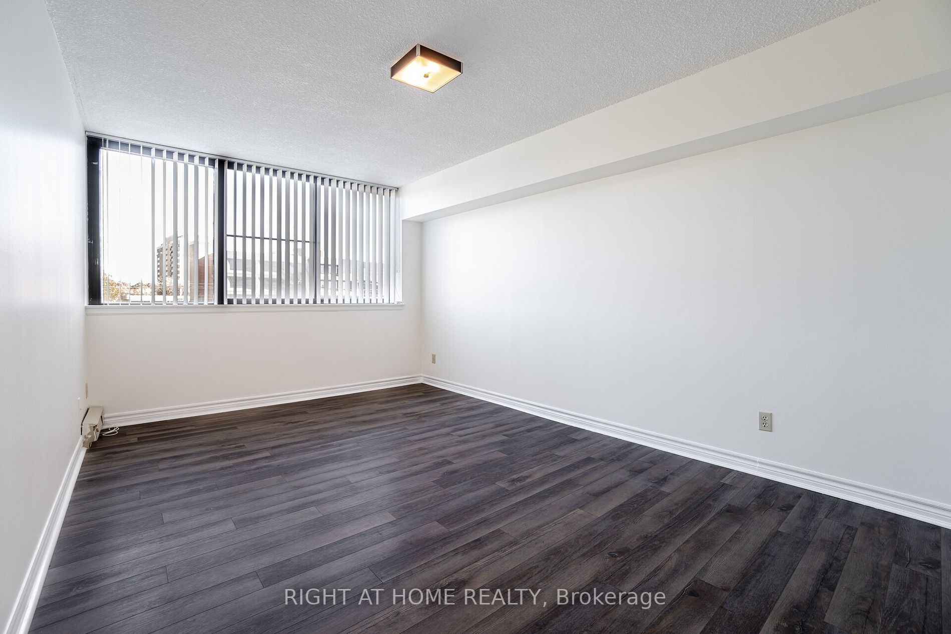 1230 Marlborough Crt 208