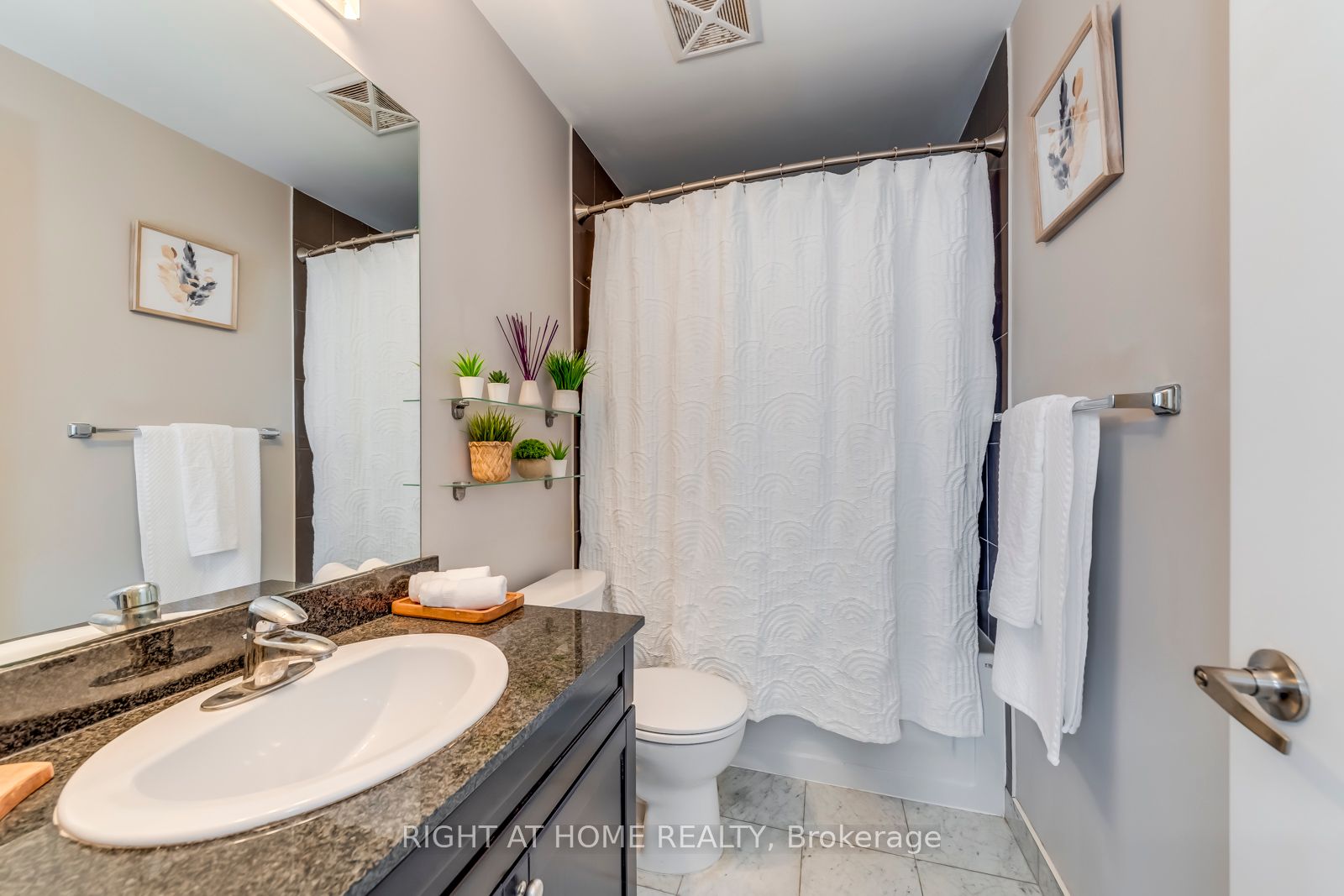 30 Canterbury Pl 1207